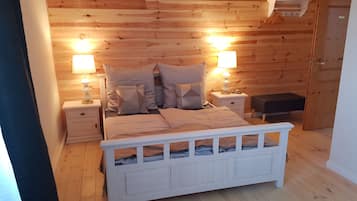 10 bedrooms, iron/ironing board, WiFi