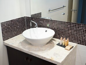 Combined shower/bathtub, hair dryer, towels, soap