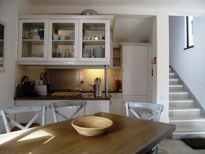 Réfrigérateur, four, plaque de cuisson, lave-vaisselle