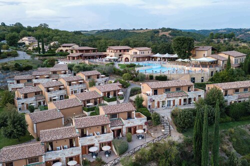 Apartement with air conditioning and outdoor pool