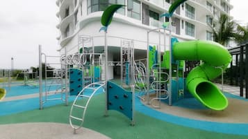 Área de juegos infantiles al aire libre