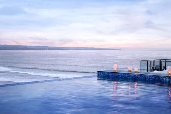 حمّام سباحة خارجي، حمّام سباحة مُدفَّأ