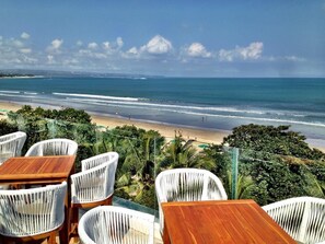 تناول الطعام بالخارج