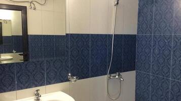 Een douche, gratis toiletartikelen