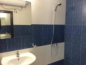 Douche, articles de toilette gratuits