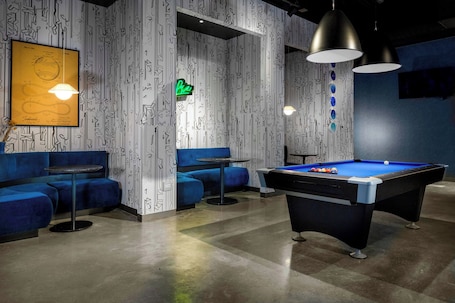 Piscina. Aloft by Marriott Atlanta at The Battery Atlanta