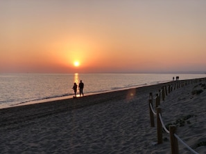 Am Strand, Liegestühle, Strandtücher