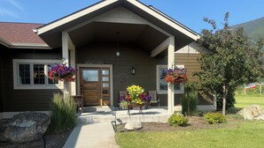 Exterior - Country setting close to Glacier National Park (Columbia Falls)