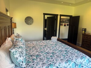 3 bedrooms, desk, iron/ironing board, travel cot
