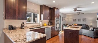 Relaxing Escape + Large Deck | Red Rocks