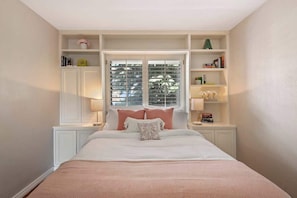 4 habitaciones, tabla de planchar con plancha, cuna de viaje y wifi 