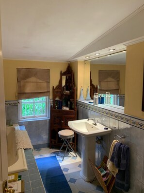 Familiehus, 4 soverom | Bad | Håndklær, såpe og toalettpapir