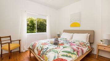 3 bedrooms, iron/ironing board, travel cot, free WiFi