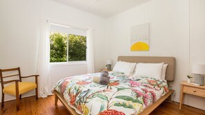 3 habitaciones, tabla de planchar con plancha y cuna de viaje