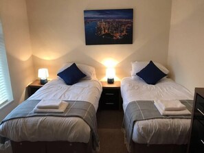 3 bedrooms, iron/ironing board, internet, bed sheets