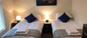 Perfect voor NHS-personeel en verhuizing en isolatie van belangrijke werknemers. Binnen 10 minuten van het Morriston-ziekenhuis