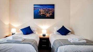 3 bedrooms, iron/ironing board, internet, bed sheets