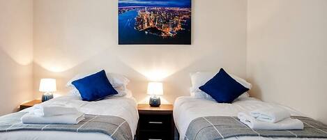 3 bedrooms, iron/ironing board, Internet, bed sheets