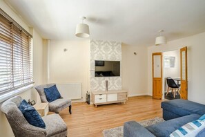 TV - Twyn Lodge - 3 Bed House (Pontlliw)