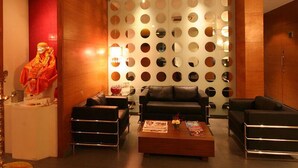 Lobby sitting area - Hotel Suncity Premiere (Mumbai)