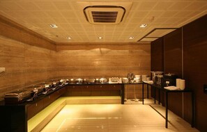 Free daily buffet breakfast  - Hotel Suncity Premiere (Mumbai)