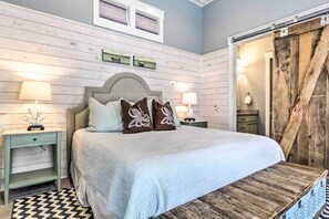 4 bedrooms, travel cot, Internet, bed sheets