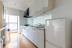 House | Private kitchenette | Fridge, microwave, stovetop, electric kettle