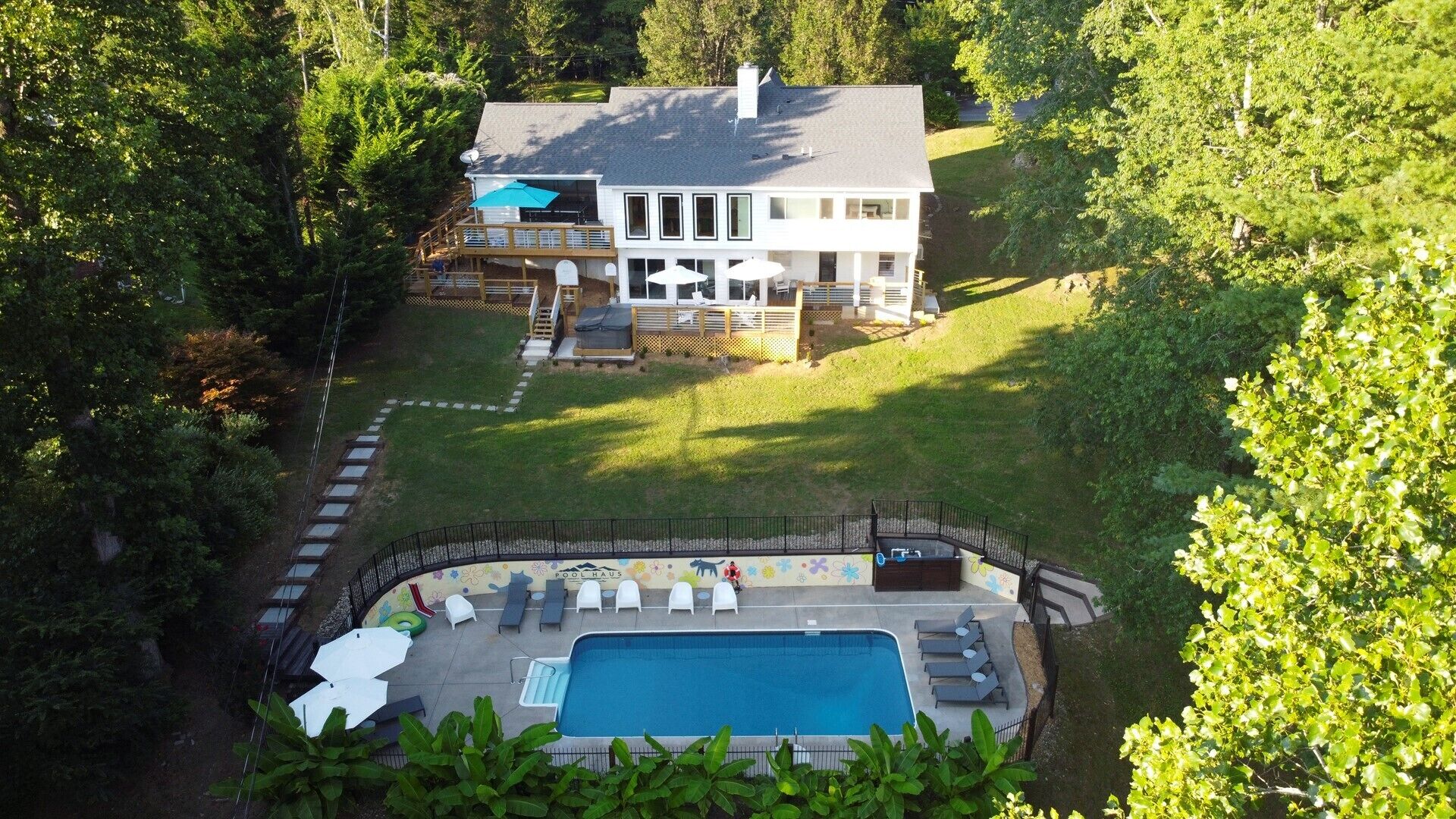 Pool Haus - SPECTACULAR property, Hot Tub, Private Pool; Asheville Destination!