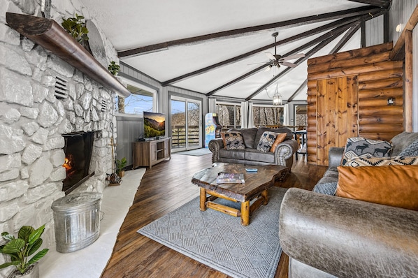 Smart TV, fireplace
