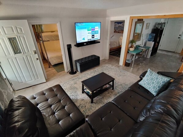 TV connectée, vidéothèque, chaîne hi-fi