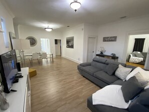 Smart TV, video game console, Netflix, streaming services - Bright and cozy house in the heart of Miami (Miami)