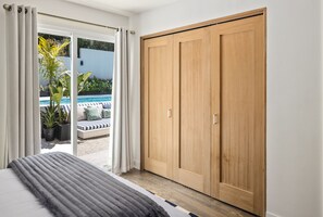 4 Schlafzimmer, Schreibtisch, BĂŒgeleisen/BĂŒgelbrett, Reisekinderbett