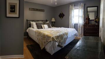 2 bedrooms, desk, iron/ironing board, free WiFi