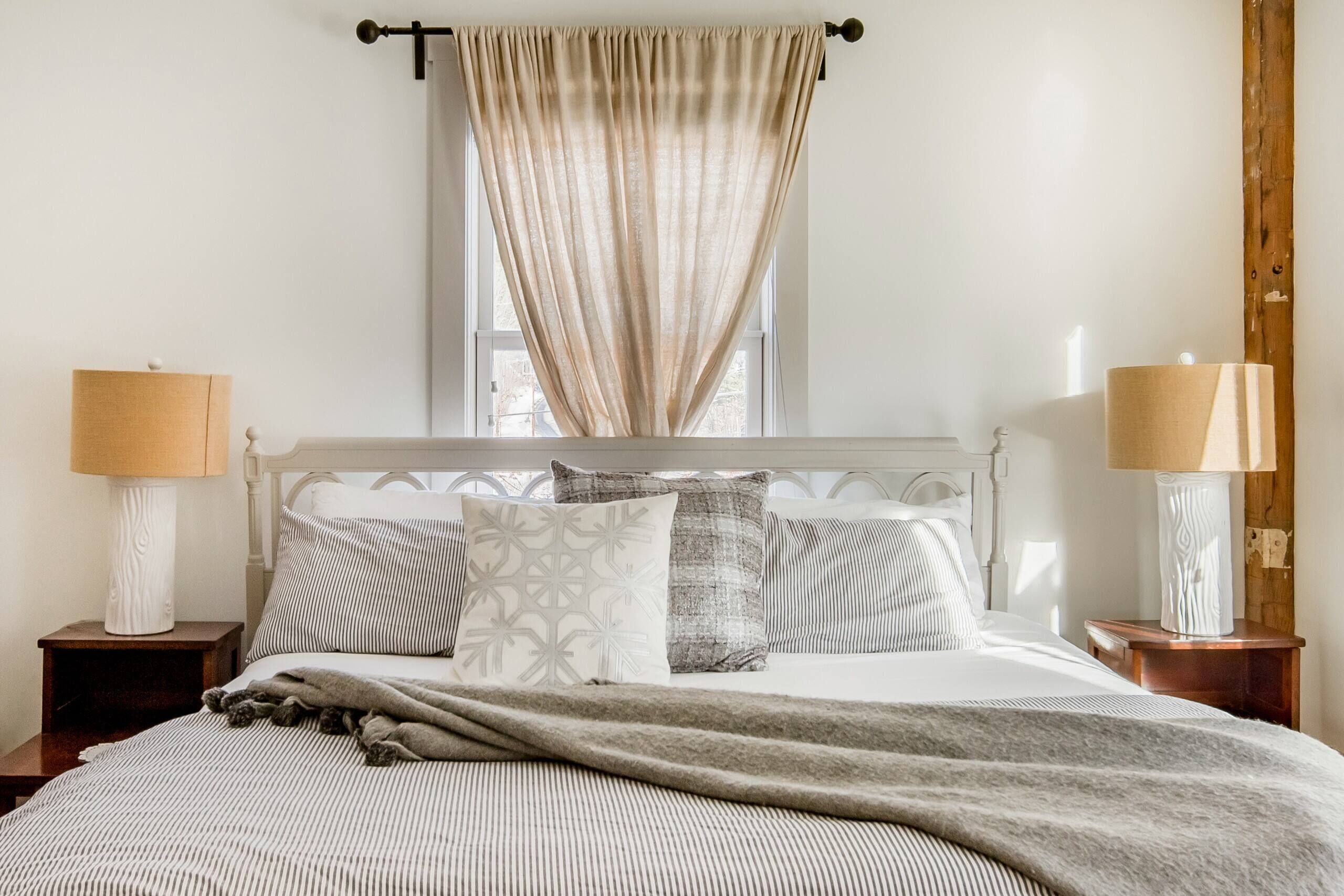 2 عدّة غرف نوم وسرير سفر وواي فاي وملاءات أسرّة