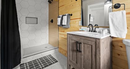 WWM 4 · 4 E. Sierra's base camp 2 Bed Suite, wifi WWM 4