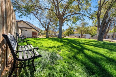 WWM 4 · 4 E. Sierra's base camp 2 Bed Suite, wifi WWM 4