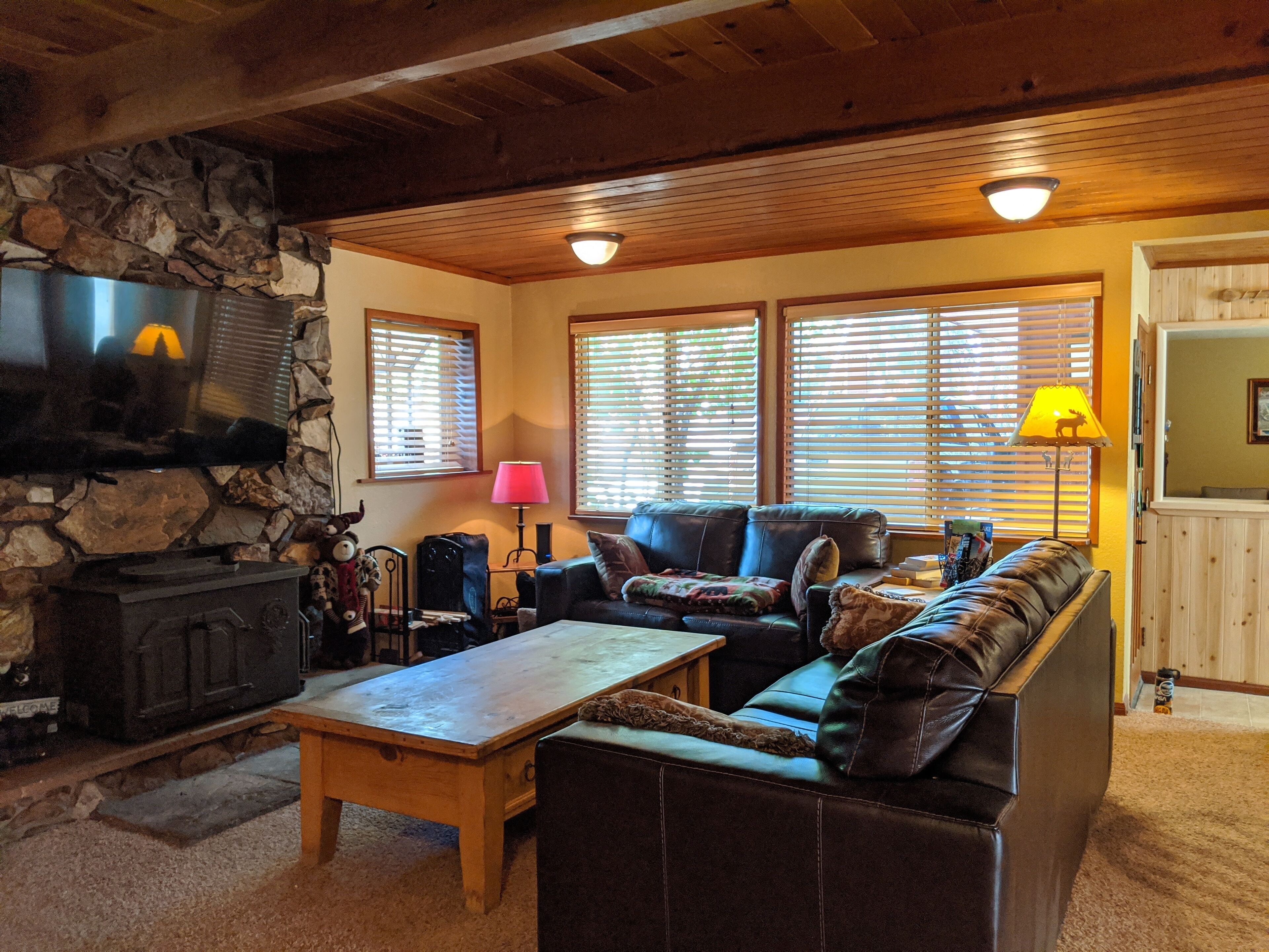 Cozy 3 Bed, 1 Bath Cabin. 10 Dollars Pets Fee Per Night - Sugarloaf, CA