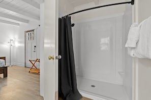 Douche, serviettes fournies