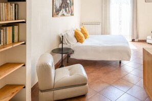 4 chambres, fer et planche à repasser, accès au Wi-Fi (inclus)