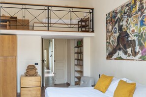 4 bedrooms, iron/ironing board, free WiFi, bed sheets - Maiorani Family Apartment nel centro di Napoli (Napoli)