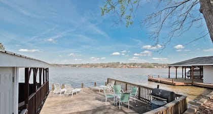 Lake Tillery: hermosos amaneceres, gran porche con mosquitero y casa recientemente renovada