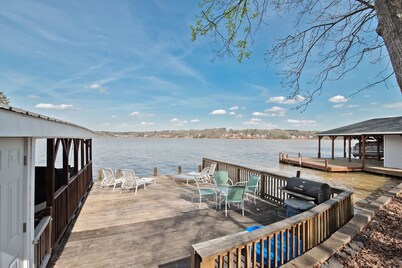 Lake Tillery- Beautiful sunrises, large screened porch, and newly renovated home