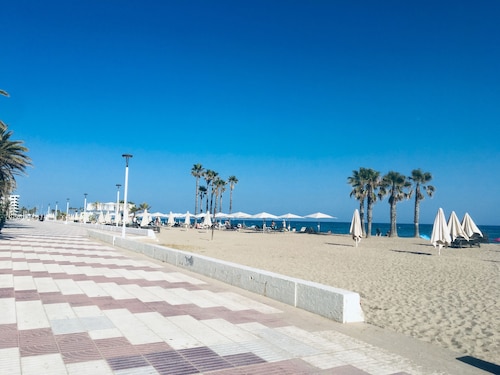 Chill house 5' from beach