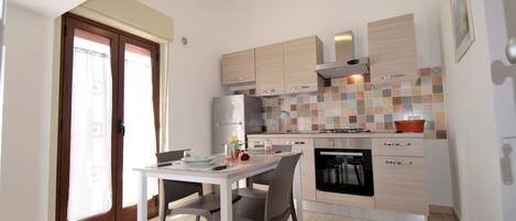 Fridge, oven, cookware/dishes/utensils