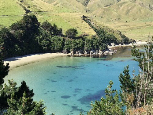 The Beach House Retreat – Serene Waterfront Island Luxury, Marlborough Sounds