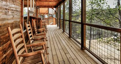 Family Retreat: Luxury Cabin - 3 King Suites, Hot Tub & Fire Pit - Bear Views