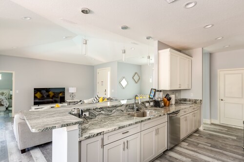 2020 HOUSE Salt water heated pool