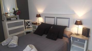 3 dormitoris, planxa i posts de planxar i roba de llit