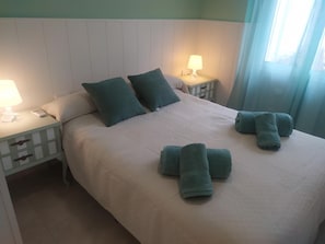 3 bedrooms, iron/ironing board, bed sheets