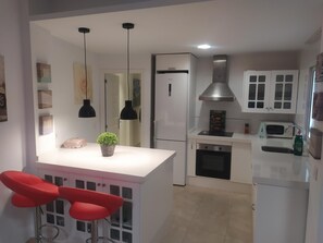 Réfrigérateur, micro-ondes, four, lave-vaisselle